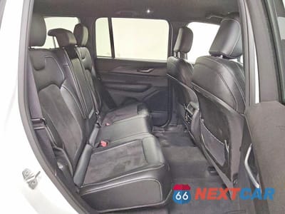 Zdjęcie 11 z 12 samochodu: 2023 JEEP GRAND CHEROKEE LAREDO VIN:1C4RJGAG4PC647812 - miniatura