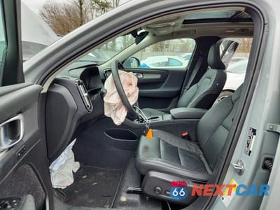 Zdjęcie 7 z 13 samochodu: 2025 VOLVO XC40 CORE VIN:YV4L12UJ0S2569606 - miniatura