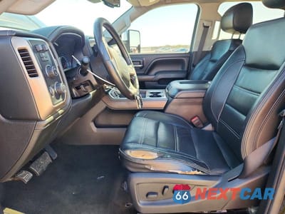 Zdjęcie 7 z 13 samochodu: 2017 GMC SIERRA K2500 DENALI VIN:1GT12UEG4HF161844 - miniatura