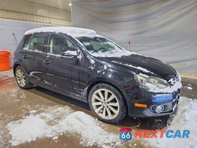 Czwarte zdjęcie samochodu z boku: 2013 VOLKSWAGEN GOLF VIN:WVWDM7AJ7DW051357 - miniatura