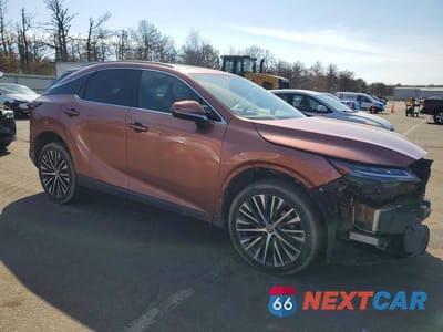 Czwarte zdjęcie samochodu z boku: 2023 LEXUS RX 350 PREMIUM+ VIN:2T2BAMBA9PC001629 - miniatura