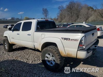 Trzecie zdjęcie samochodu z tyłu: 2015 TOYOTA TACOMA V6 VIN:3TMMU4FN1FM073349 - miniatura