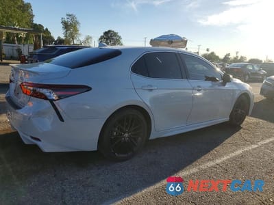 Trzecie zdjęcie samochodu z tyłu: 2023 TOYOTA CAMRY HYBRID XSE VIN:4T1K31AK7PU057722 - miniatura