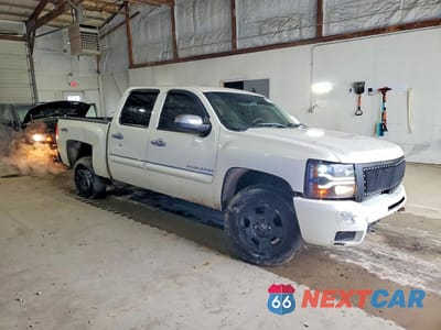 Czwarte zdjęcie samochodu z boku: 2011 CHEVROLET SILVERADO K1500 LTZ VIN:3GCPKTE34BG338187 - miniatura