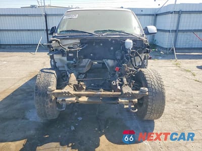Piąte zdjęcie samochodu w środku: 2005 CHEVROLET TAHOE K1500 VIN:1GNEK13T85R209864 - miniatura