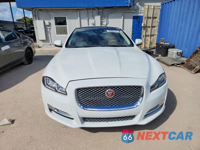 Piąte zdjęcie samochodu w środku: 2019 JAGUAR XJL PORTFOLIO VIN:SAJWA2G71K8W18228 - miniatura