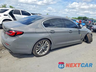 Trzecie zdjęcie samochodu z tyłu: 2021 BMW 530 XI VIN:WBA13BJ0XMCF06056 - miniatura