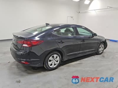 Trzecie zdjęcie samochodu z tyłu: 2020 HYUNDAI ELANTRA VALUE EDITION VIN:KMHD84LF7LU951838 - miniatura