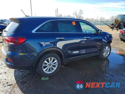 Trzecie zdjęcie samochodu z tyłu: 2019 KIA SORENTO LX V6 VIN:5XYPGDA58KG480510 - miniatura
