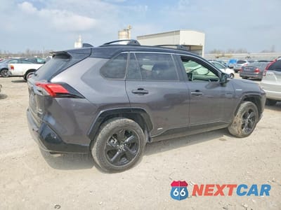 Trzecie zdjęcie samochodu z tyłu: 2020 TOYOTA RAV4 HYBRID XSE VIN:JTMEWRFV1LJ046978 - miniatura