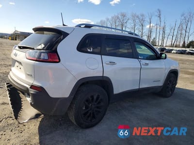 Trzecie zdjęcie samochodu z tyłu: 2021 JEEP CHEROKEE LATITUDE VIN:1C4PJLCBXMD113057 - miniatura