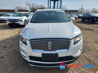 Piąte zdjęcie samochodu w środku: 2019 LINCOLN MKC RESERVE VIN:5LMCJ3C95KUL47124 - miniatura