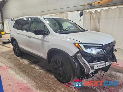 Czwarte zdjęcie samochodu z boku: 2021 HONDA PASSPORT SPORT VIN:5FNYF8H21MB021307 - miniatura