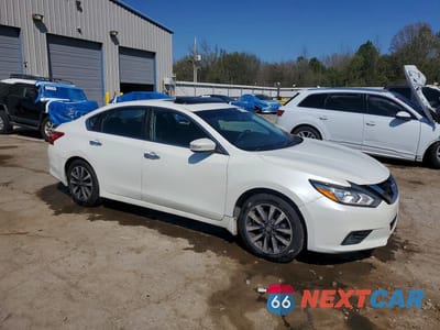 Czwarte zdjęcie samochodu z boku: 2017 NISSAN ALTIMA 2.5 SV VIN:1N4AL3AP5HC203166 - miniatura
