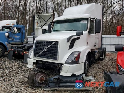 Drugie zdjęcie samochodu z przodu: 2015 VOLVO VNL SEMI TRUCK VIN:4V4NC9DG2FN921371 - miniatura