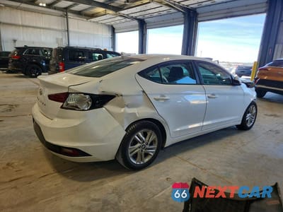 Trzecie zdjęcie samochodu z tyłu: 2020 HYUNDAI ELANTRA SEL VIN:5NPD84LFXLH559757 - miniatura