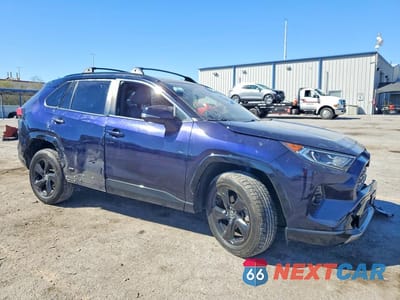Czwarte zdjęcie samochodu z boku: 2020 TOYOTA RAV4 HYBRID XSE VIN:JTMEWRFV2LJ045323 - miniatura