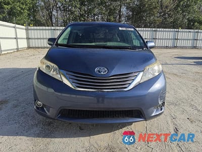 Piąte zdjęcie samochodu w środku: 2016 TOYOTA SIENNA XLE 8-PASSENGER VIN:5TDYK3DCXGS712896 - miniatura