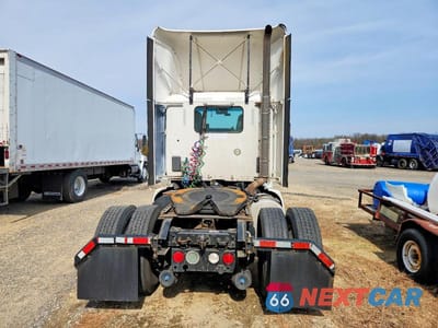 Zdjęcie 6 z 10 samochodu: 2014 KENWORTH T680 SEMI TRUCK VIN:1XKYA48X4EJ403039 - miniatura