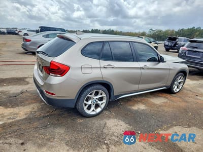 Trzecie zdjęcie samochodu z tyłu: 2015 BMW X1 SDRIVE28I VIN:WBAVM1C57FV498973 - miniatura