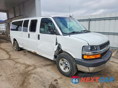 Czwarte zdjęcie samochodu z boku: 2017 CHEVROLET EXPRESS DELIVERY VAN VIN:1GAZGPFG6H1122277 - miniatura