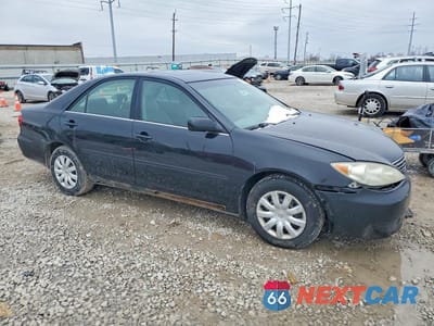Czwarte zdjęcie samochodu z boku: 2005 TOYOTA CAMRY LE VIN:4T1BE32K25U621276 - miniatura