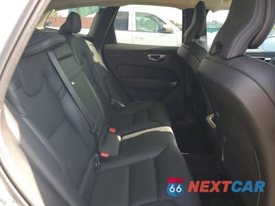 Zdjęcie 11 z 13 samochodu: 2022 VOLVO XC60 B5 MOMENTUM VIN:YV4L12DK9N1964127 - miniatura