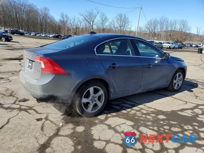 Trzecie zdjęcie samochodu z tyłu: 2012 VOLVO S60 T5 VIN:YV1622FS1C2044763 - miniatura