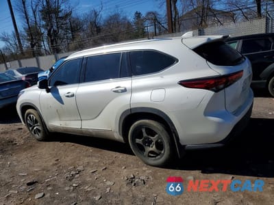 Drugie zdjęcie samochodu z przodu: 2021 TOYOTA HIGHLANDER XLE VIN:5TDHZRBH6MS533649 - miniatura