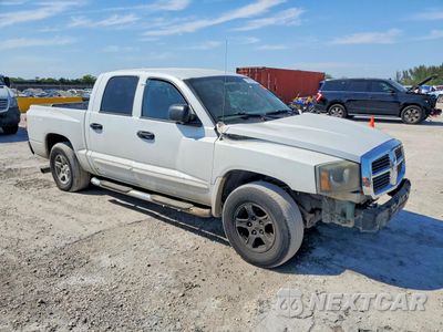 Czwarte zdjęcie samochodu z boku: 2005 DODGE DAKOTA QUAD LARAMIE VIN:1D7HE58N95S138333 - miniatura