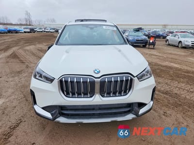 Piąte zdjęcie samochodu w środku: 2025 BMW X1 XDRIVE28I VIN:WBX73EF06S5341700 - miniatura