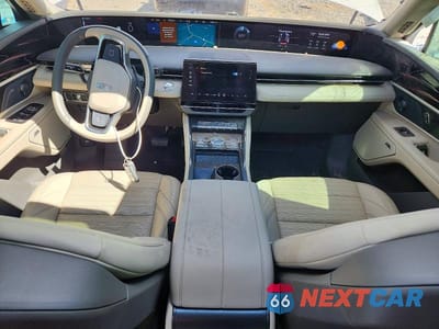 Zdjęcie 8 z 14 samochodu: 2025 LINCOLN NAUTILUS RESERVE VIN:5LMPJ8K45SJ911795 - miniatura