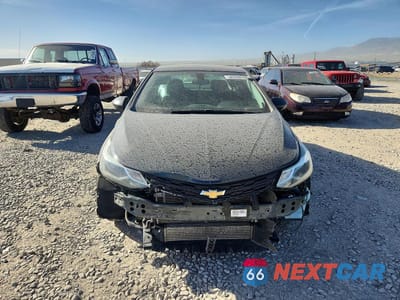 Piąte zdjęcie samochodu w środku: 2018 CHEVROLET CRUZE LT VIN:1G1BE5SM7J7139325 - miniatura