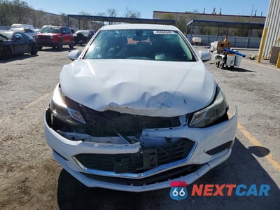 Piąte zdjęcie samochodu w środku: 2018 CHEVROLET CRUZE LT VIN:3G1BE6SM5JS593578 - miniatura