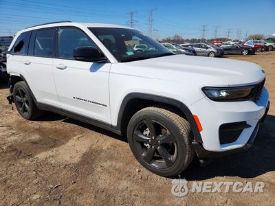 Czwarte zdjęcie samochodu z boku: 2023 JEEP GRAND CHEROKEE LAREDO VIN:1C4RJHAGXPC658979 - miniatura
