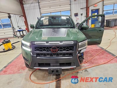 Piąte zdjęcie samochodu w środku: 2025 NISSAN FRONTIER PRO-4X VIN:1N6ED1EK6SN627122 - miniatura
