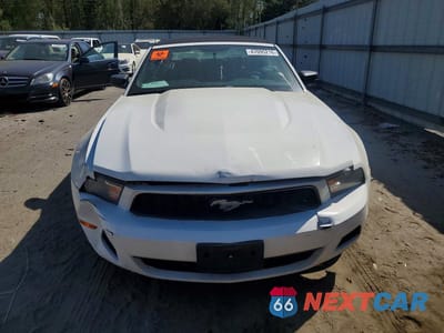 Piąte zdjęcie samochodu w środku: 2010 FORD MUSTANG VIN:1ZVBP8EN2A5177853 - miniatura