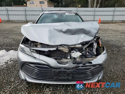 Piąte zdjęcie samochodu w środku: 2018 TOYOTA CAMRY HYBRID XLE VIN:4T1B21HK6JU505013 - miniatura
