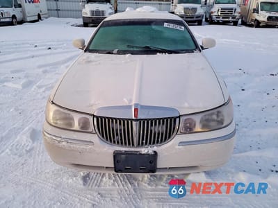 Piąte zdjęcie samochodu w środku: 1998 LINCOLN TOWN CAR LIMOUSINE VIN:1L1LM81W1WY603839 - miniatura