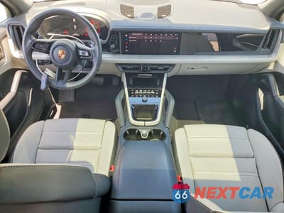 Zdjęcie 8 z 13 samochodu: 2025 PORSCHE CAYENNE VIN:WP1AA2AY8SDA03319 - miniatura