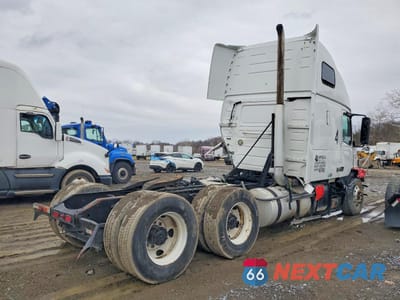 Czwarte zdjęcie samochodu z boku: 2012 VOLVO VN VNL VIN:4V4NC9EH6CN553392 - miniatura