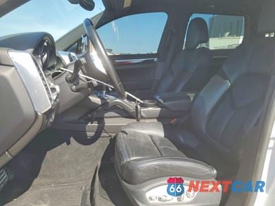 Zdjęcie 7 z 13 samochodu: 2017 PORSCHE CAYENNE VIN:WP1AA2A22HKA84866 - miniatura