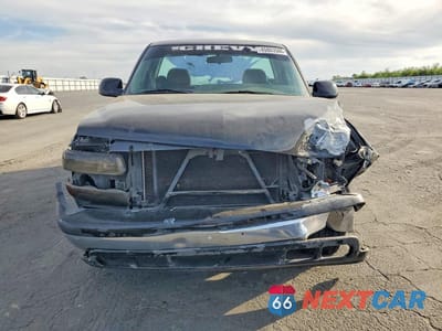 Piąte zdjęcie samochodu w środku: 2001 CHEVROLET SILVERADO C1500 VIN:1GCEC14W11Z282955 - miniatura