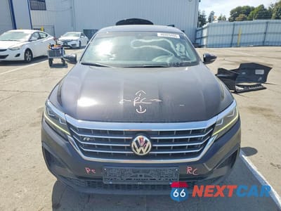 Piąte zdjęcie samochodu w środku: 2021 VOLKSWAGEN PASSAT R-LINE VIN:1VWMA7A30MC017463 - miniatura