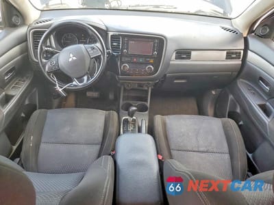 Zdjęcie 8 z 13 samochodu: 2016 MITSUBISHI OUTLANDER SE VIN:JA4AD3A30GZ039948 - miniatura