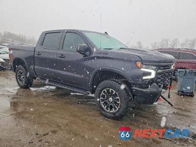 Czwarte zdjęcie samochodu z boku: 2023 CHEVROLET SILVERADO K1500 ZR2 VIN:3GCUDHEL3PG227504 - miniatura