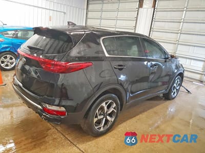 Trzecie zdjęcie samochodu z tyłu: 2020 KIA SPORTAGE LX VIN:KNDPMCAC9L7703914 - miniatura