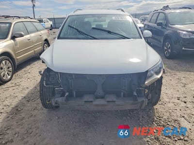 Piąte zdjęcie samochodu w środku: 2017 VOLKSWAGEN TIGUAN S VIN:WVGBV7AX7HK041817 - miniatura