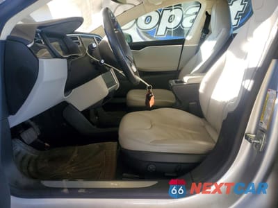 Zdjęcie 7 z 12 samochodu: 2014 TESLA MODEL S VIN:5YJSA1H14EFP63625 - miniatura