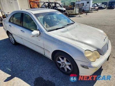 Czwarte zdjęcie samochodu z boku: 2004 MERCEDES-BENZ C 240 VIN:WDBRF61J34E017785 - miniatura